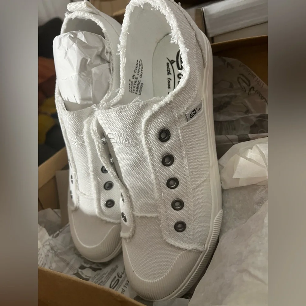 NIB Sbicca Creole Slip On Sneakers in Ivory White - Size 8 - Picture 3 of 6